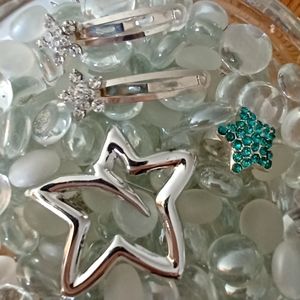 EUC 3 Item Bundle of Star Themed Jewelry - 2 Hairclips, 1 Pin, & 1 Ring
